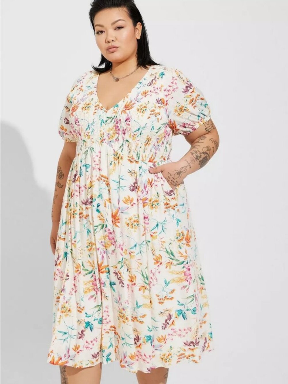 Torrid Midi Swiss Dot Shirred Dress Size 2X Carrie Floral Ivory Tropical V-neck